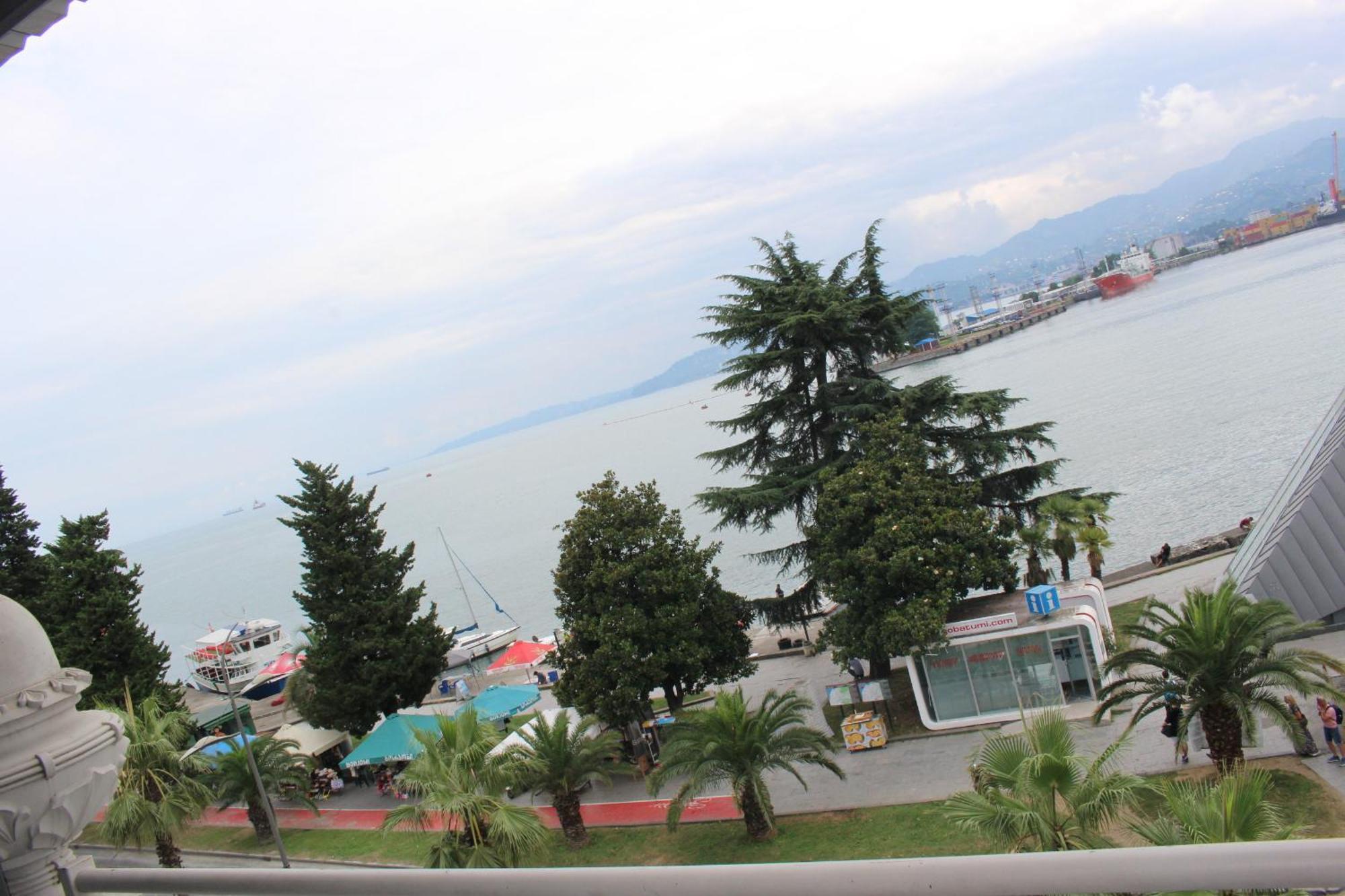 Boutique Hotel 32 Batumi Ngoại thất bức ảnh
