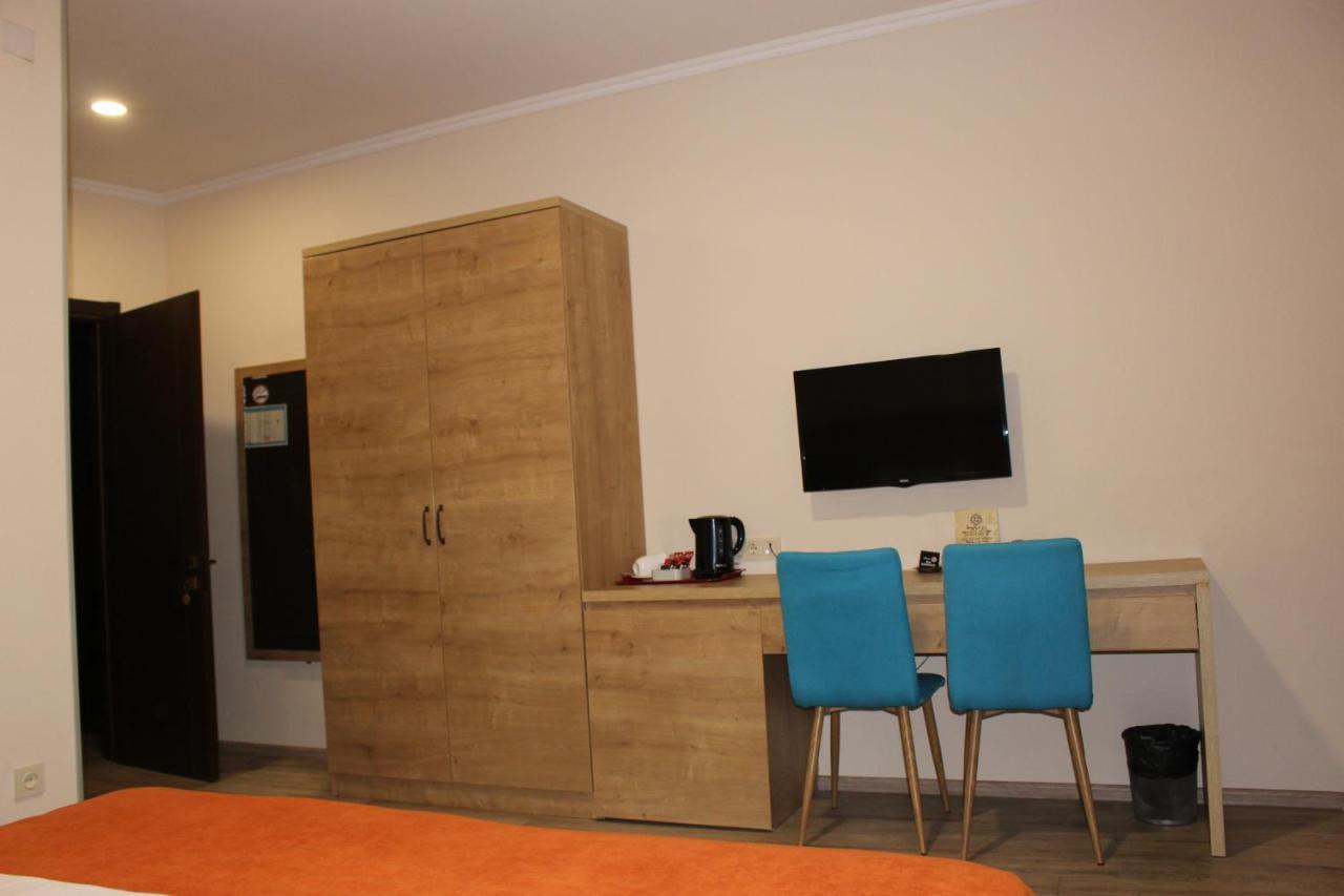 Boutique Hotel 32 Batumi Ngoại thất bức ảnh