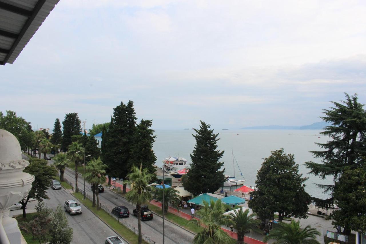 Boutique Hotel 32 Batumi Ngoại thất bức ảnh