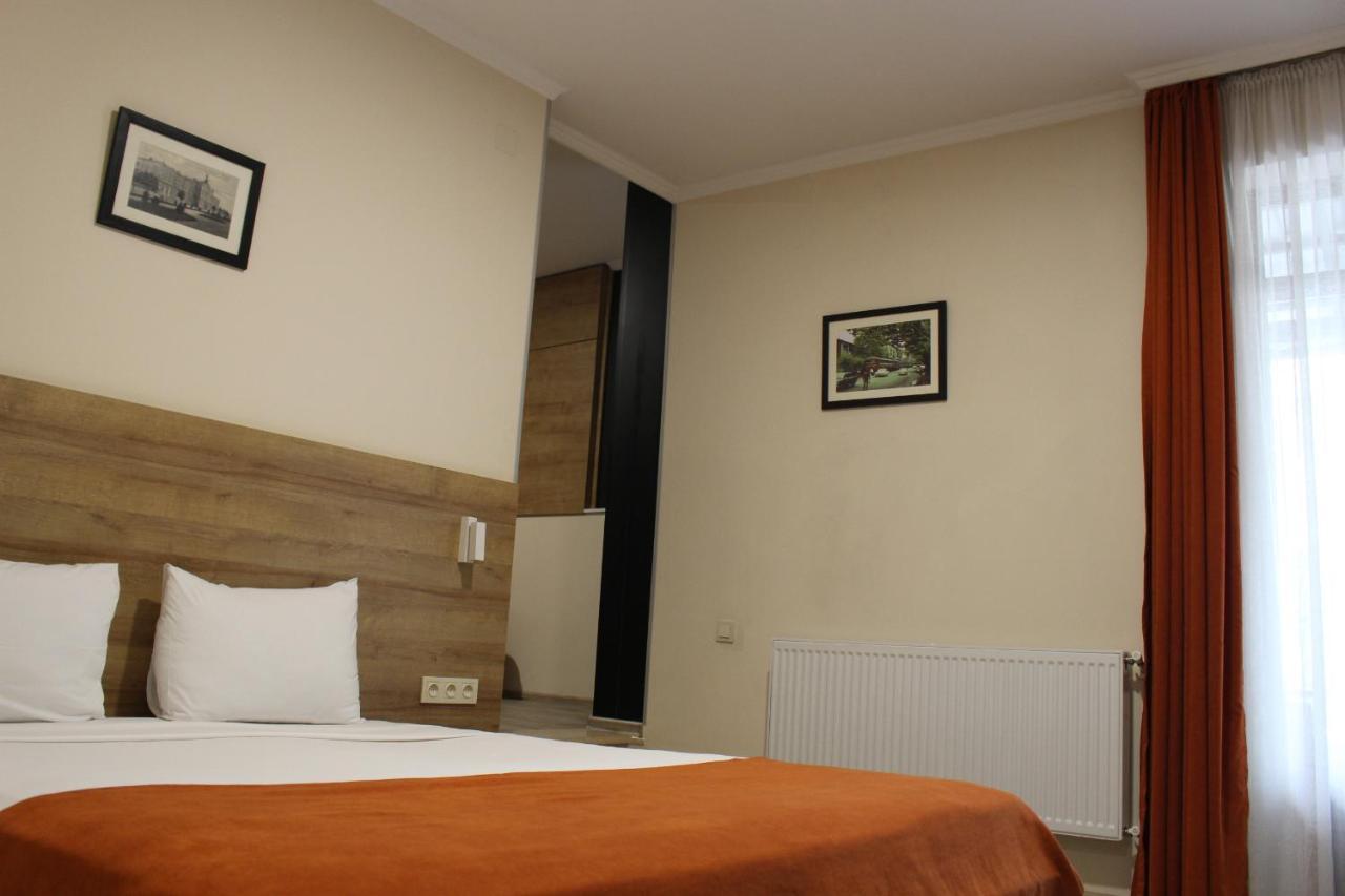 Boutique Hotel 32 Batumi Ngoại thất bức ảnh
