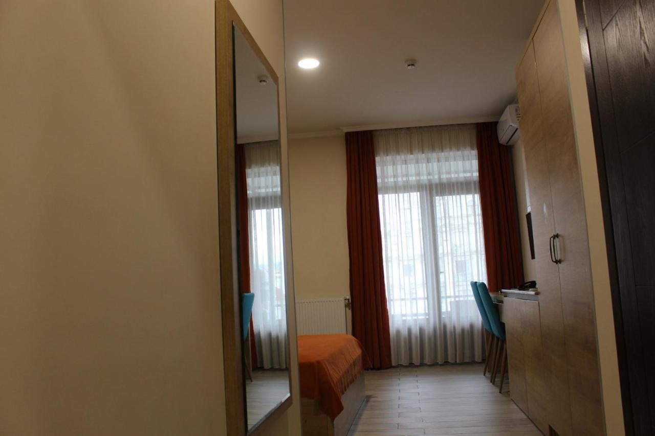 Boutique Hotel 32 Batumi Ngoại thất bức ảnh