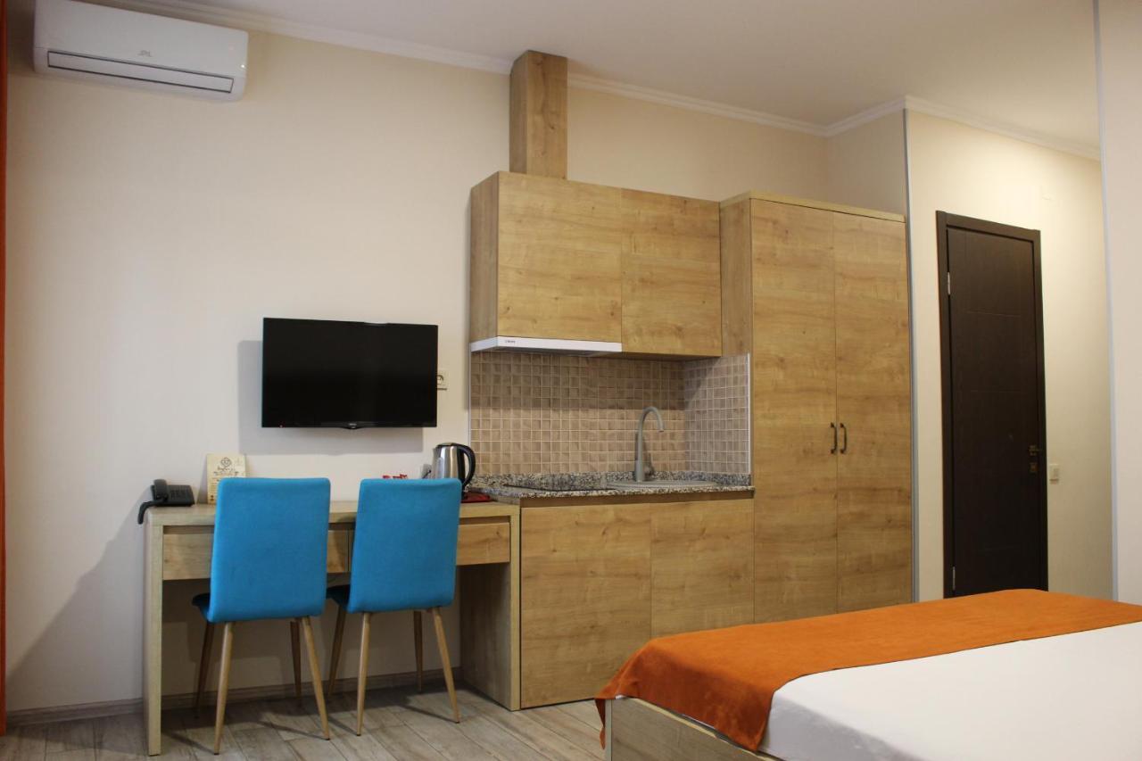 Boutique Hotel 32 Batumi Ngoại thất bức ảnh