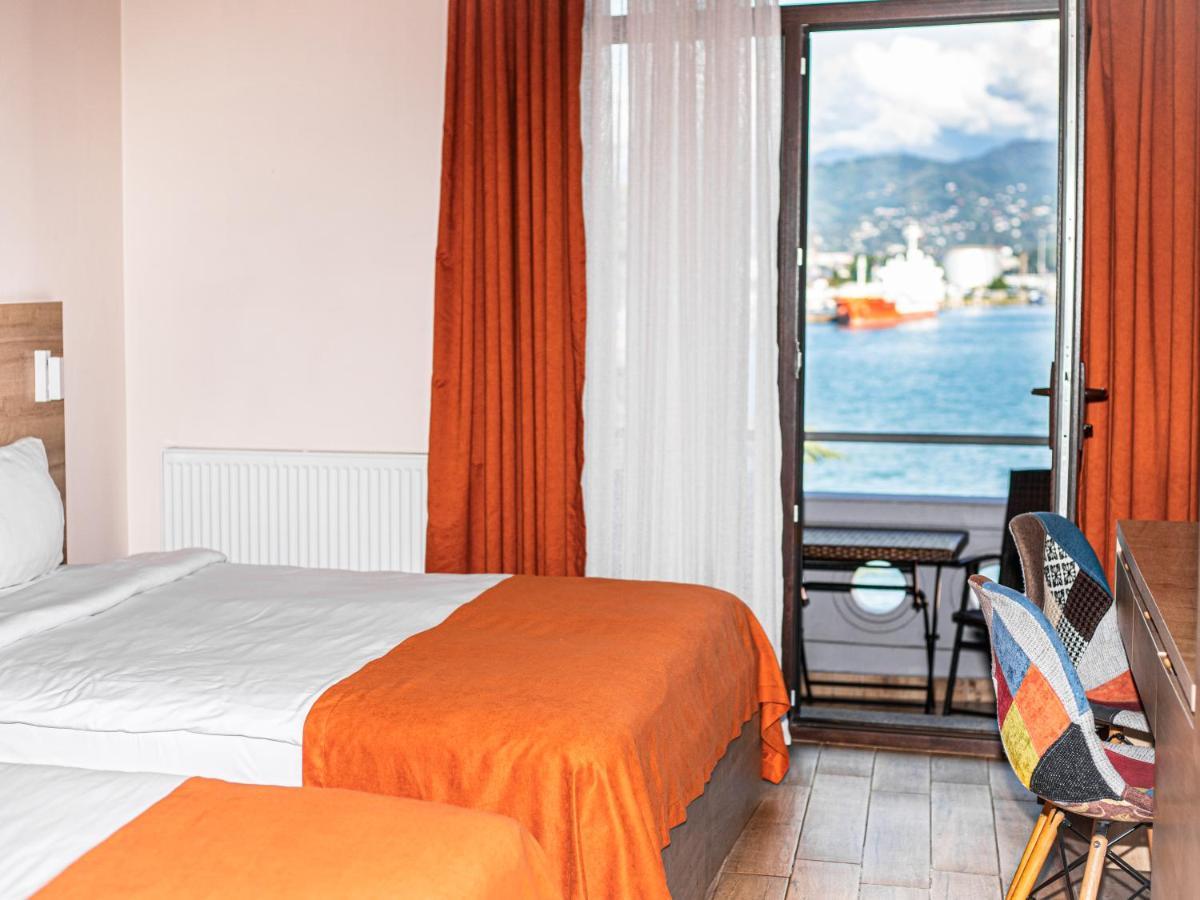 Boutique Hotel 32 Batumi Ngoại thất bức ảnh