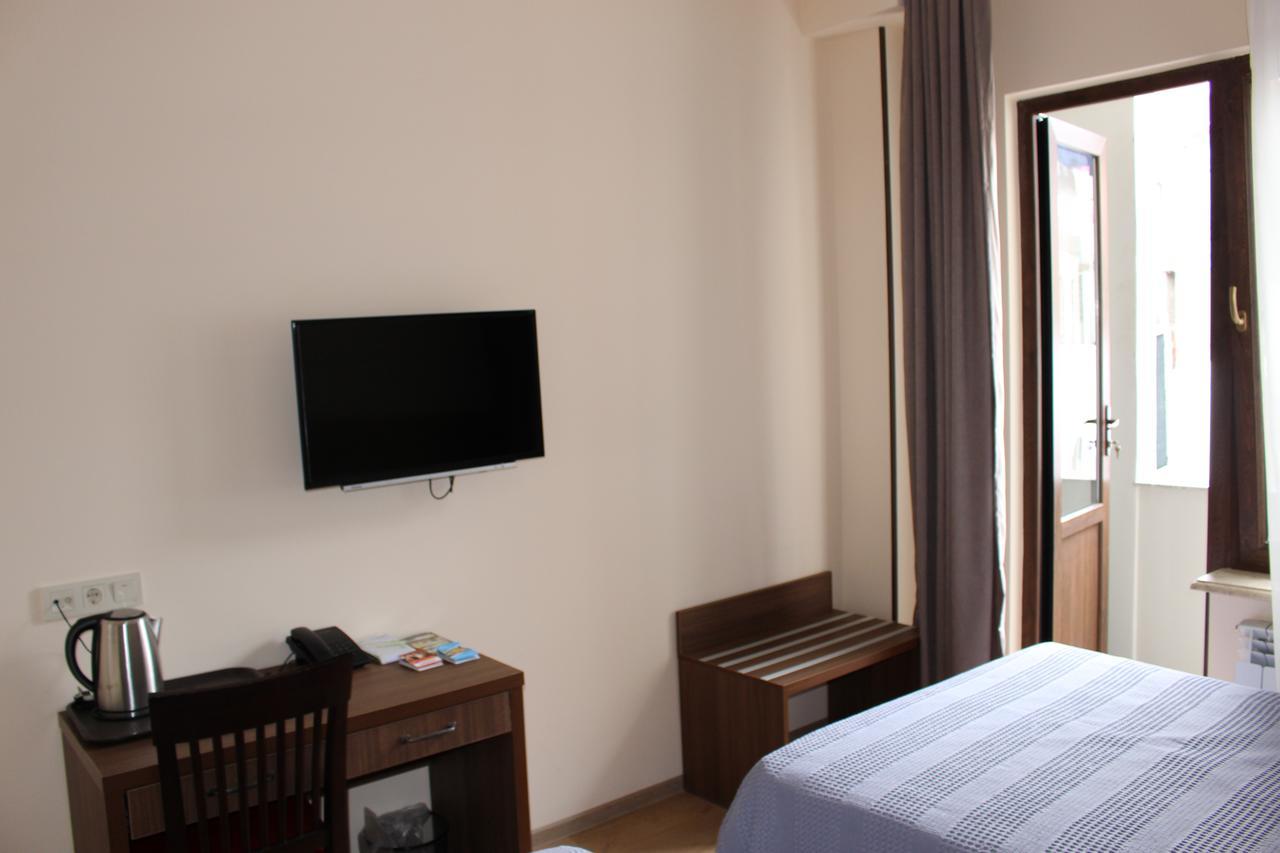 Boutique Hotel 32 Batumi Ngoại thất bức ảnh