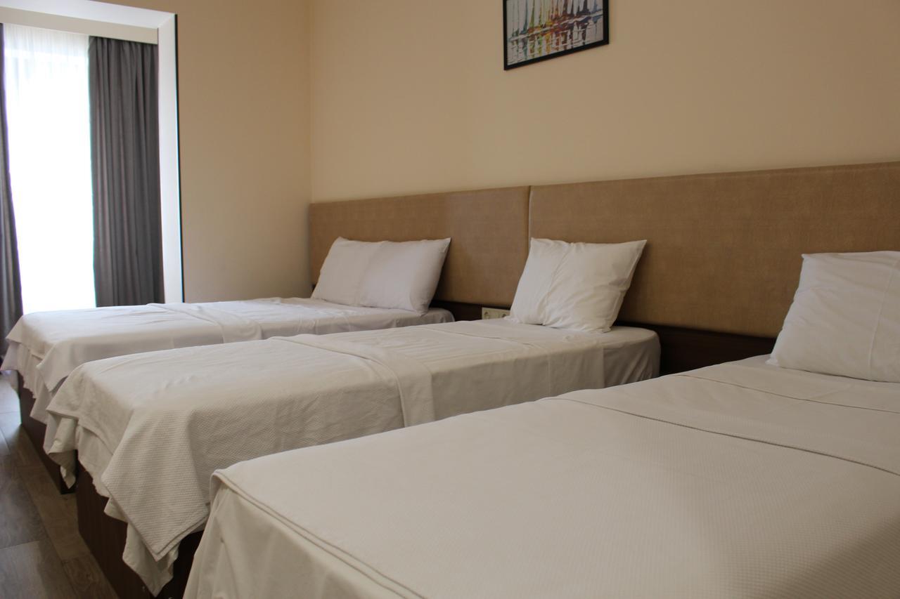 Boutique Hotel 32 Batumi Ngoại thất bức ảnh